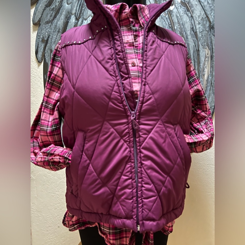 Quilted Vest/Magenta/ Size M/Cowgirl Up/ Rhinestone Studs/3 Zip Pockets/ Zip Up